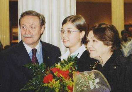 Юрий Соломин с женой и внучкой