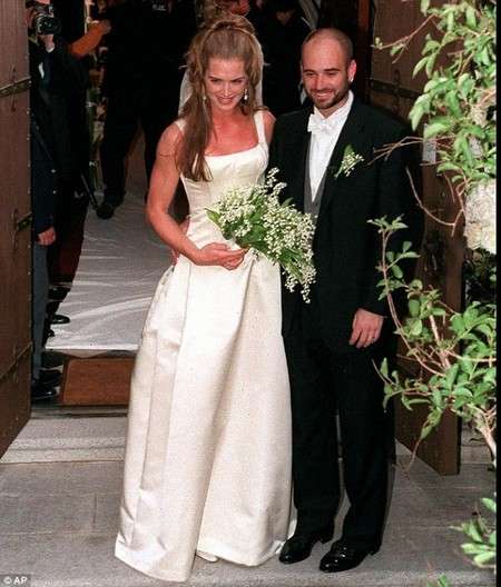 Брук Шилдс с первым мужем Андре Агасси, свадьба
