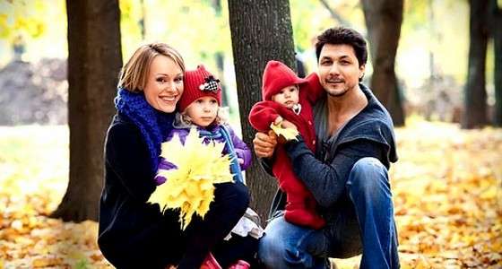 Актриса Ольга Ломоносова с мужем и дочками