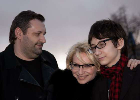 Эвелина Хромченко с сыном и мужем