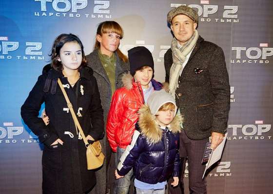 Егор Дружинин и его семья: жена Вероника и дети