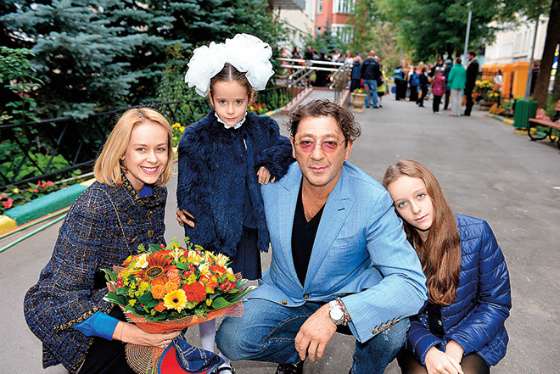 Григорий Лепс с женой и дочерьми
